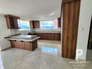 POR ESTRENAR Casa 4 dormitorios 4 parqueaderos AMPLIO PATIO terraza Cashapamba Valle de los Chillos