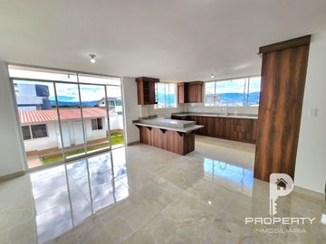 POR ESTRENAR Casa 4 dormitorios 4 parqueaderos AMPLIO PATIO terraza Cashapamba Valle de los Chillos
