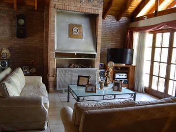 VÓRTICE INMOBILIARIA VENDE CASA EN DORREGO, GUAYMALLÉN, MENDOZA