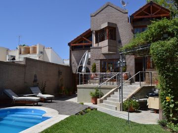 VÓRTICE INMOBILIARIA VENDE CASA EN DORREGO, GUAYMALLÉN, MENDOZA