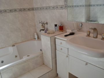 VÓRTICE INMOBILIARIA VENDE CASA EN DORREGO, GUAYMALLÉN, MENDOZA