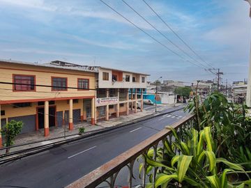 Venta de Solar con Casa Para Invertir y renovar - Calle Esmeraldas, Suroeste de Guayaquil, Sector de Importadoras y Lubricadoras