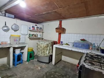 Venta de Solar con Casa Para Invertir y renovar - Calle Esmeraldas, Suroeste de Guayaquil, Sector de Importadoras y Lubricadoras