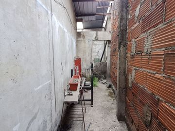 Venta de Solar con Casa Para Invertir y renovar - Calle Esmeraldas, Suroeste de Guayaquil, Sector de Importadoras y Lubricadoras
