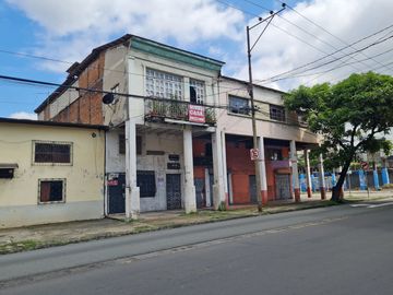 Venta de Solar con Casa Para Invertir y renovar - Calle Esmeraldas, Suroeste de Guayaquil, Sector de Importadoras y Lubricadoras