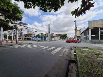 Venta de Solar con Casa Para Invertir y renovar - Calle Esmeraldas, Suroeste de Guayaquil, Sector de Importadoras y Lubricadoras
