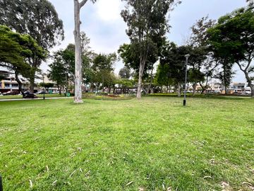 CASA FRENTE AL PARQUE! Para Vivienda, Constructoras e Inversionistas. ‼