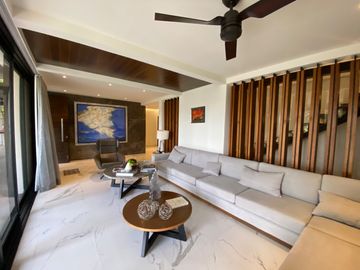 CASA CON 2500 M2 DE TERRENO, MODERNO DISEÑO CON ACABADOS DE LUJO, EXCELENTE UBICACION