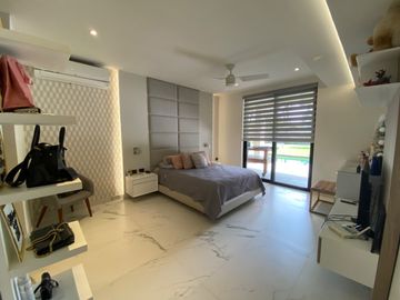CASA CON 2500 M2 DE TERRENO, MODERNO DISEÑO CON ACABADOS DE LUJO, EXCELENTE UBICACION