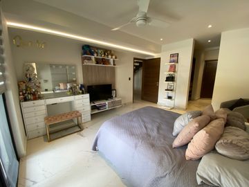 CASA CON 2500 M2 DE TERRENO, MODERNO DISEÑO CON ACABADOS DE LUJO, EXCELENTE UBICACION