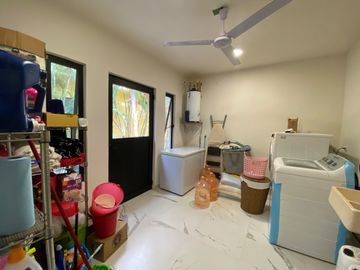 CASA CON 2500 M2 DE TERRENO, MODERNO DISEÑO CON ACABADOS DE LUJO, EXCELENTE UBICACION
