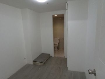 FOR SALE: PENTHOUSE UNIT E2111 AT THE ALEXANDRA CONDOMINIUM