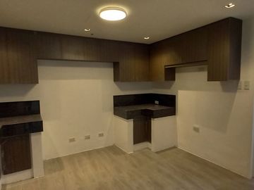 FOR SALE: PENTHOUSE UNIT E2111 AT THE ALEXANDRA CONDOMINIUM