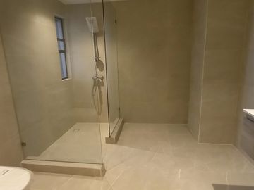 FOR SALE: PENTHOUSE UNIT E2111 AT THE ALEXANDRA CONDOMINIUM