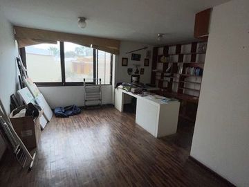 VENDO CASA CONSERVADA EN MAGDALENA CERCA A LA PERA DEL AMOR