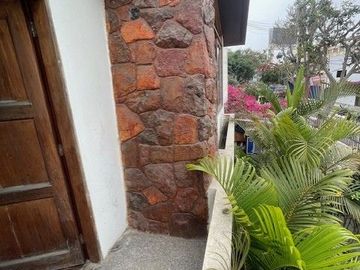 VENDO CASA CONSERVADA EN MAGDALENA CERCA A LA PERA DEL AMOR