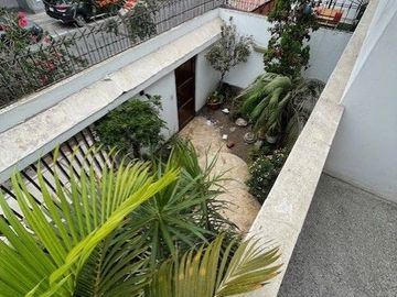 VENDO CASA CONSERVADA EN MAGDALENA CERCA A LA PERA DEL AMOR