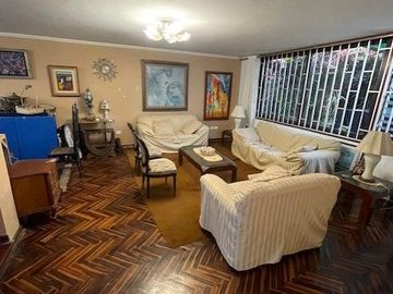 VENDO CASA CONSERVADA EN MAGDALENA CERCA A LA PERA DEL AMOR