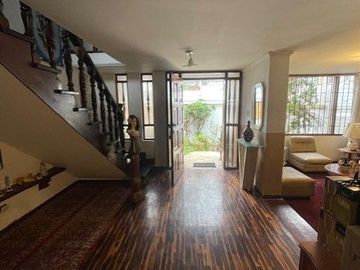 VENDO CASA CONSERVADA EN MAGDALENA CERCA A LA PERA DEL AMOR