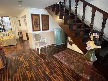 VENDO CASA CONSERVADA EN MAGDALENA CERCA A LA PERA DEL AMOR