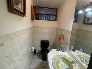 VENDO CASA CONSERVADA EN MAGDALENA CERCA A LA PERA DEL AMOR