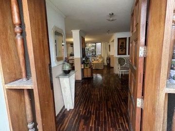 VENDO CASA CONSERVADA EN MAGDALENA CERCA A LA PERA DEL AMOR