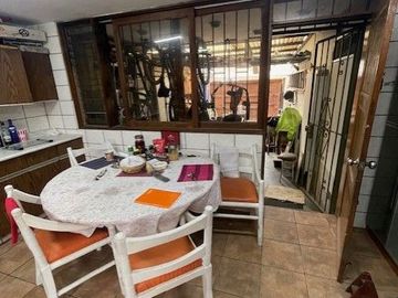VENDO CASA CONSERVADA EN MAGDALENA CERCA A LA PERA DEL AMOR