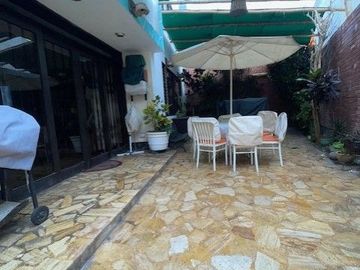 VENDO CASA CONSERVADA EN MAGDALENA CERCA A LA PERA DEL AMOR