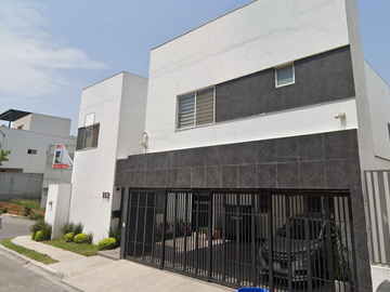 Casa en Remate en Colinas de Las Cumbres 1er Sector, Monterrey, Nuevo León