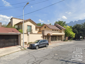 Casa en Remate en Fuentes del Valle, Monterrey, Nuevo León