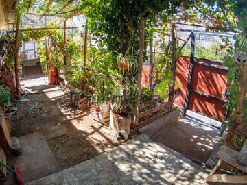 Venta de casa de 3D, 2B, amplio estacionamiento. Terreno de 450 m2. Rivadavia, Valle del Elqui. $65 millones