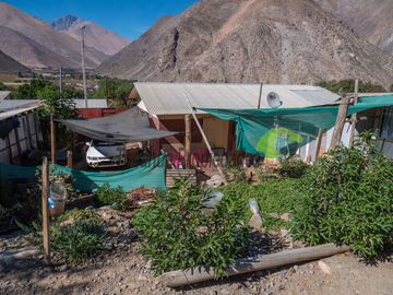 Venta de casa de 3D, 2B, amplio estacionamiento. Terreno de 450 m2. Rivadavia, Valle del Elqui. $65 millones