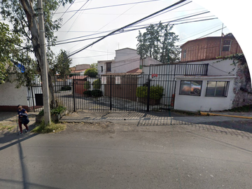 Venta de Casa en Remate, Zona estratégicamente ubicada cerca de Universidad Anáhuac, Olivar de los Padres, Álvaro Obregón, CDMX