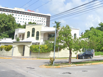 Casa en Remate en Supermanzana 11, Cancún, Quintana Roo