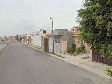Hermosa y amplia casa con excelentes acabados y todas las comodidades que soñaste.