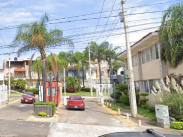 CASA DE OPORTUNIDAD EN TLAQUEPAQUE DE REMATE BANCARIO POR RIO NILO Y PATRIA