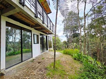Venta Casa   Campestre de Lujo en el Bosque,  Para Estrenar, Excelente Ubicación, doble proposito:residencial y/o comercial.