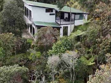Venta Casa   Campestre de Lujo en el Bosque,  Para Estrenar, Excelente Ubicación, doble proposito:residencial y/o comercial.