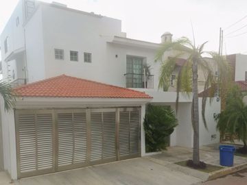 Casa en Remate en Supermanzana 17, Cancún, Quintana Roo