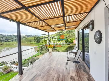 Finca con bonita vista panorámica en venta El Peñol