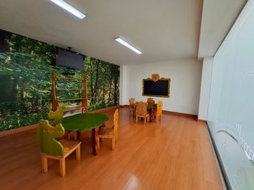 DEPARTAMENTO FAMILIAR A 3 CUADRAS DEL GOLF/AMOBLADO/3HAB/2 ESTACIONAMIENTOS/MAMPARAS Y VENTANAS ANTIRUIDO/PISCINA/GIMNASIO/TERRAZA Y BBQ