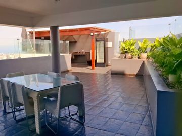 DEPARTAMENTO FAMILIAR A 3 CUADRAS DEL GOLF/AMOBLADO/3HAB/2 ESTACIONAMIENTOS/MAMPARAS Y VENTANAS ANTIRUIDO/PISCINA/GIMNASIO/TERRAZA Y BBQ