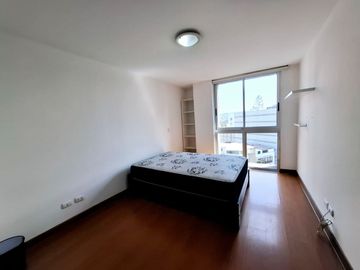 DEPARTAMENTO FAMILIAR A 3 CUADRAS DEL GOLF/AMOBLADO/3HAB/2 ESTACIONAMIENTOS/MAMPARAS Y VENTANAS ANTIRUIDO/PISCINA/GIMNASIO/TERRAZA Y BBQ