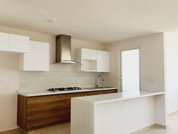 Venta de casa nueva en Morelia, Michoacán, con área de entretenmiento y jardín