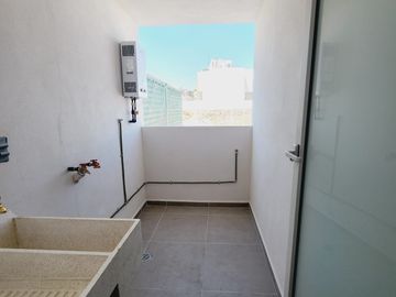 Venta de casa nueva en Morelia, Michoacán, con área de entretenmiento y jardín