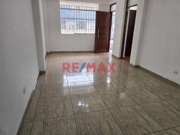 1139746 Venta De Acogedor Departamento En Primer Piso Cerca A La Av. Las Flores Alt. Paradero 8 Urb. Canto Grande