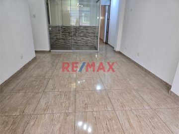 1139746 Venta De Acogedor Departamento En Primer Piso Cerca A La Av. Las Flores Alt. Paradero 8 Urb. Canto Grande