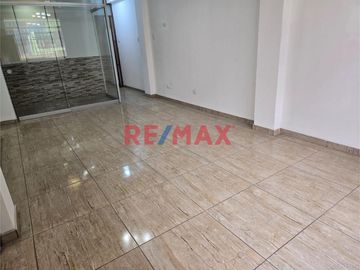 1139746 Venta De Acogedor Departamento En Primer Piso Cerca A La Av. Las Flores Alt. Paradero 8 Urb. Canto Grande
