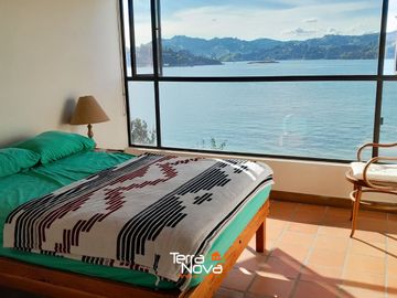 Hermosa finca tradicional con amplio borde de embalse en venta El Peñol