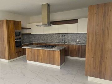 Renta esta espectacular casa en Coto Alemán, Valle Imperial, Zapopan